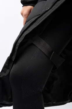 B Vertigo Gem lettfôret frakk til dame