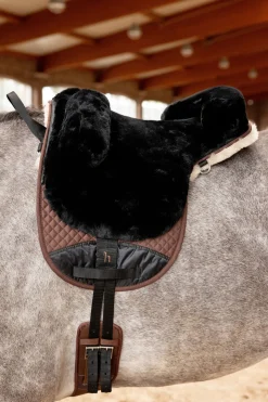 Horze ridematte i sauefell